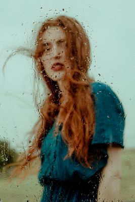 Porque ya cae la lluvia minuscova (JL Borges) / Portrait  photography by Photographer Julien Jegat ★22 | STRKNG