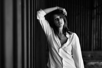 camisa blanca / Portrait  photography by Photographer Robert Haudek | STRKNG