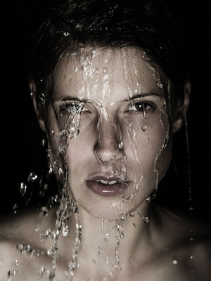 wet / Portrait  photography by Photographer Robert Haudek | STRKNG