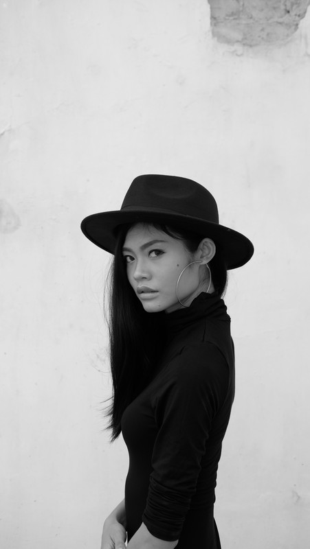 Black apparel. - &copy; Somkeart Pisnok | Mode / Beauty
