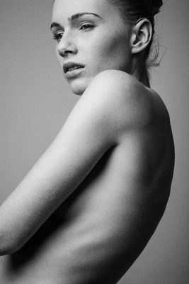 Josefin / Nude  Fotografie von Fotograf Michael Wittig ★9 | STRKNG
