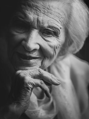 Old age is beautiful / Portrait  photography by Photographer Aannicka | STRKNG