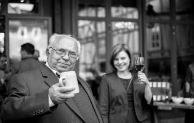 Prost! (Leica M6, Ilford FP4+) / Street  Fotografie von Fotograf LWR.Photography ★1 | STRKNG