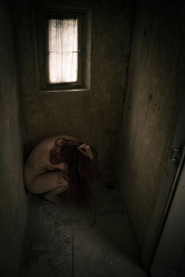 lost in lost place / Nude  photography by Photographer Steffi Bunterkunt | STRKNG