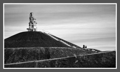 Peak, Halde RheinElbe / Schwarz-weiss  Fotografie von Fotograf thrifters | STRKNG