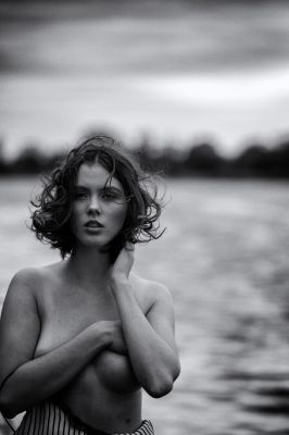 Raindrops / Nude  Fotografie von Fotografin Reni Weber ★29 | STRKNG