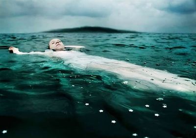 I will leave a trail of bread crumbs / Portrait  Fotografie von Fotografin Claudia Hantschel ★4 | STRKNG