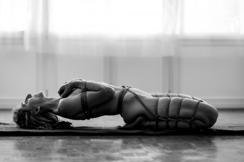 Relaxing Bondage - &copy; rope meets bodyscape | Nude