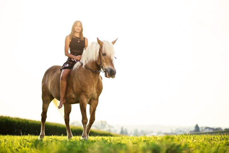 Girl with horse - &copy; Goldpics Fotografie | People