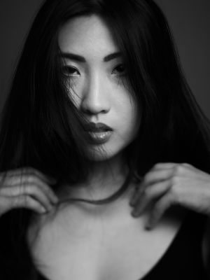 Walter Sans | The Netherlands / Portrait  Fotografie von Model Minh-Ly ★19 | STRKNG