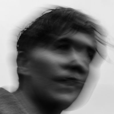 Arin Crumley / Filmfest Oldenburg 2019 - Blurred-Series (3) / Portrait  Fotografie von Fotograf Norbert Hingst ★1 | STRKNG