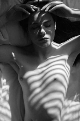 Sunday Morning 13 / Schwarz-weiss  Fotografie von Fotograf Bienvenido Cruz ★4 | STRKNG