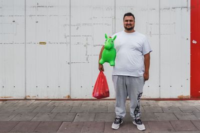 - HERR KAMPINSKI ON HIS SATURDAY SHOPPING TOUR - / Portrait  Fotografie von Fotografin N | VEA  CREME ★3 | STRKNG