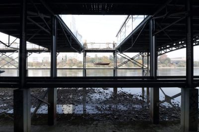 ohne Wasser, Rheinbad Basel St. Alban / Wasserlandschaften  Fotografie von Fotograf Sven Unold | STRKNG