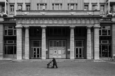 Berlin, Karl-Marx-Allee / Street  photography by Photographer Stephan Spiegelberg | STRKNG