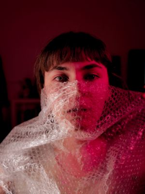 Selen with Bubble wrap. / Portrait  photography by Photographer Benji Simson | STRKNG