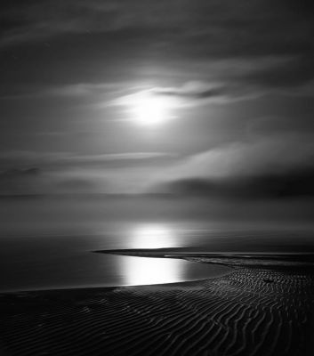 light in the sea / Schwarz-weiss  Fotografie von Fotograf Karim bouchareb ★17 | STRKNG