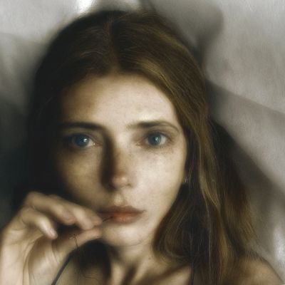 * / Portrait  photography by Photographer Lucy Martinaud ★4 | STRKNG