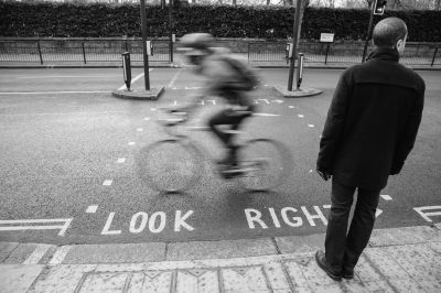 Look right / Street  Fotografie von Fotograf Tomáš Hudolin ★2 | STRKNG