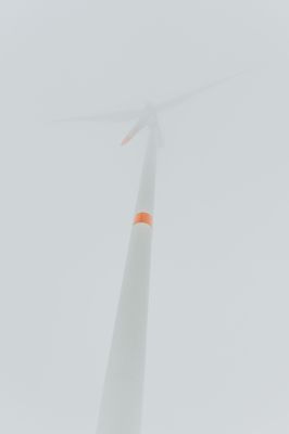 Windturbine / Abstrakt  Fotografie von Fotograf Tomáš Hudolin ★2 | STRKNG