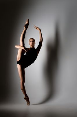 The Ballerina / Portrait  Fotografie von Fotograf Robert Nowotny ★1 | STRKNG