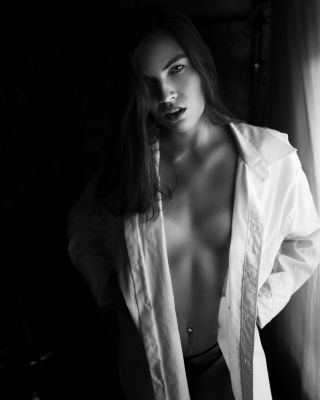 Desiree / Black and White  photography by Photographer Thorsten Geisser Emotionale Fotografie ★4 | STRKNG