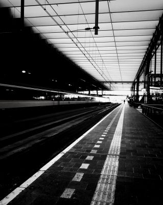 Black and white Rotterdam / Schwarz-weiss  Fotografie von Fotograf Tjeerd van der Heeft | STRKNG