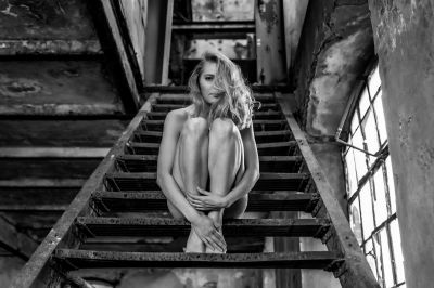 Eleganz heißt nicht nur ins Auge zu fallen, sondern im Gedächtnis zu bleiben. / Nude  photography by Photographer Jacky-fotos | STRKNG