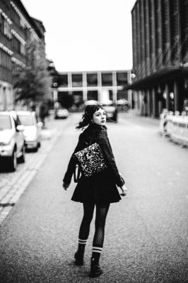 Hey... / Schwarz-weiss  Fotografie von Fotograf Olli Gräf ★9 | STRKNG