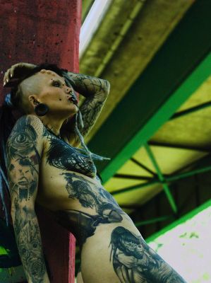 under the highway / Nude  photography by Photographer kenchikuphoto | STRKNG