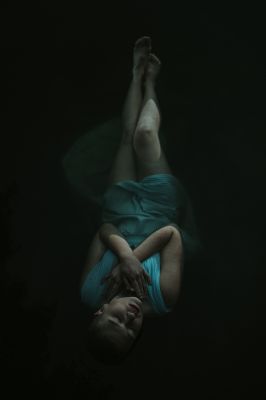 Floating Beauty / People  photography by Model Désirée | STRKNG