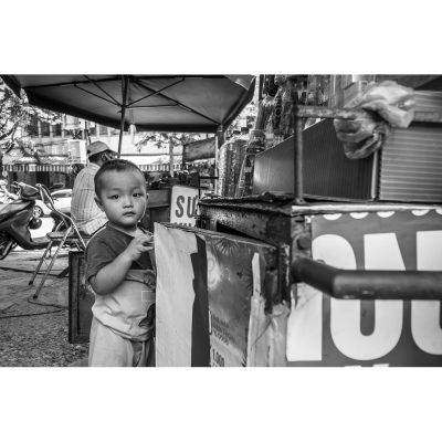 Little Boy in DaNang / Menschen  Fotografie von Fotograf Max Cortell Photography ★1 | STRKNG