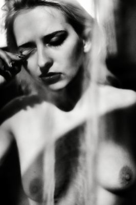 Language-less / Portrait  photography by Photographer Mike Stacey ★9 | STRKNG