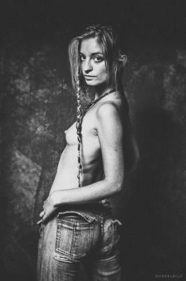 jeans / Nude  Fotografie von Fotograf Dunkelbild ★3 | STRKNG