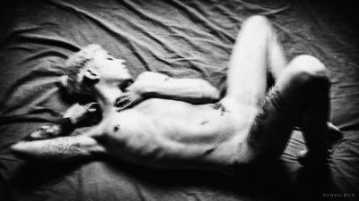 well / Nude  Fotografie von Fotograf Dunkelbild ★3 | STRKNG