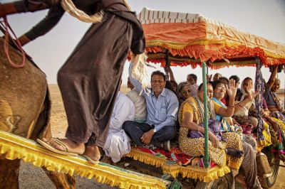 DANS LE DÉSERT UN DIMANCHE APRÈS MIDI / People  photography by Photographer Pierre Arnoldi | STRKNG