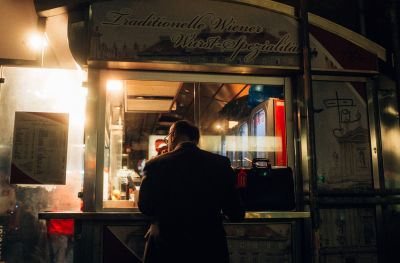 Midnight Snack / Street  photography by Photographer Klemens Oezelt | STRKNG