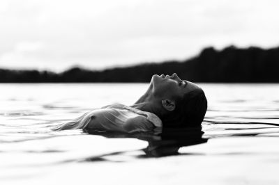 Last ray of light / Schwarz-weiss  Fotografie von Fotograf Olaf Korbanek ★26 | STRKNG