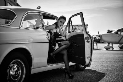 Alltag am Flughafen / Black and White  photography by Photographer Julian Haghofer | STRKNG