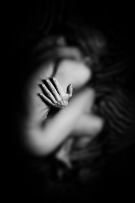 The Hand / Nude  photography by Model Medusa ★7 | STRKNG