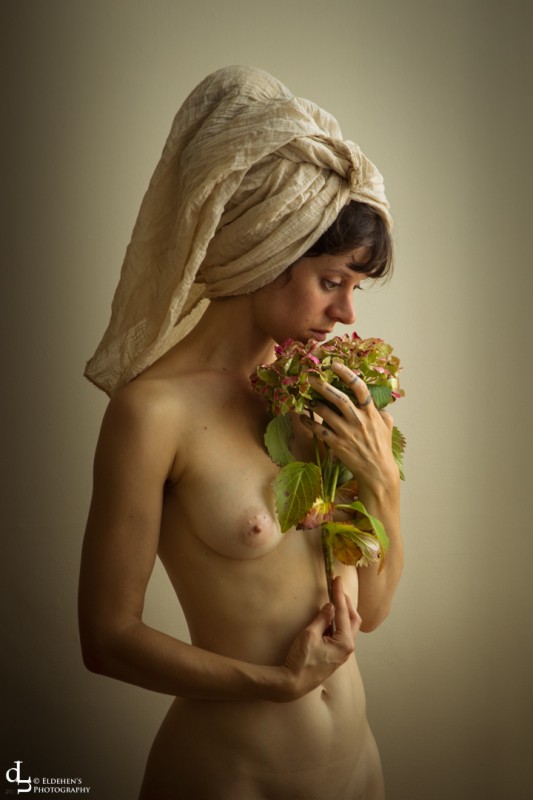 With a bouquet of flowers - &copy; Eldehen | Nude