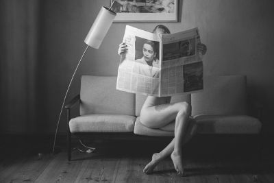 newspaper / Nude  Fotografie von Model Annuschka ★7 | STRKNG