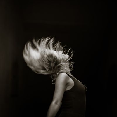 dancing queen / Portrait  photography by Photographer Sanna Dimario ★2 | STRKNG