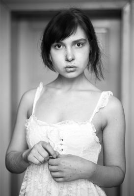 Christina / Portrait  photography by Photographer Ingo Mueller ★9 | STRKNG