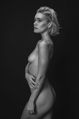Dottir / Nude  Fotografie von Fotograf Heinz Porten ★10 | STRKNG