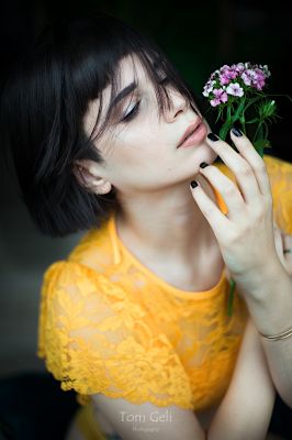 devotion / Portrait  photography by Photographer Tom Geli | STRKNG