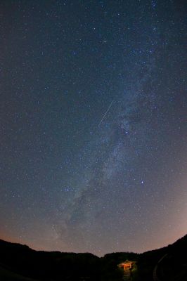 Shooting Through the Milky Way over Korea / Nacht  Fotografie von Fotograf Leigh MacArthur | STRKNG