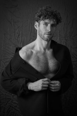 An actor in transition winter spring / Portrait  Fotografie von Fotograf Arturo Castañeda | STRKNG