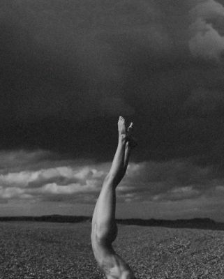 Upside down / Nude  photography by Model Irina ludosanu ★18 | STRKNG