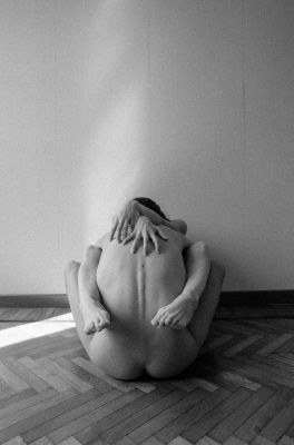 Like a spider, I'll weave my web around your body, and make it mine. / Nude  photography by Photographer Alice Dicembrino ★6 | STRKNG